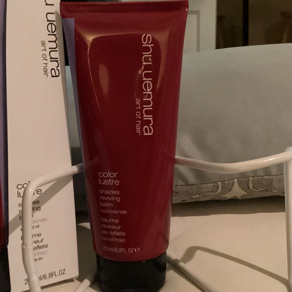 Shu Uemura Color Lustre Balm to neutralize Blonde and grey tones. - Picture 2 of 4